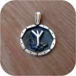 Серебряный кулон с руной «Альгиз» Серебряный кулон с руной «Альгиз»