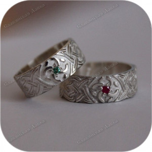 Славянское свадебное кольцо с камнем