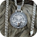 Серебряный оберег «Волк с символом Велеса»