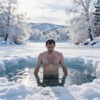 Купание на крещенские морозы: христианский или славянский обряд?